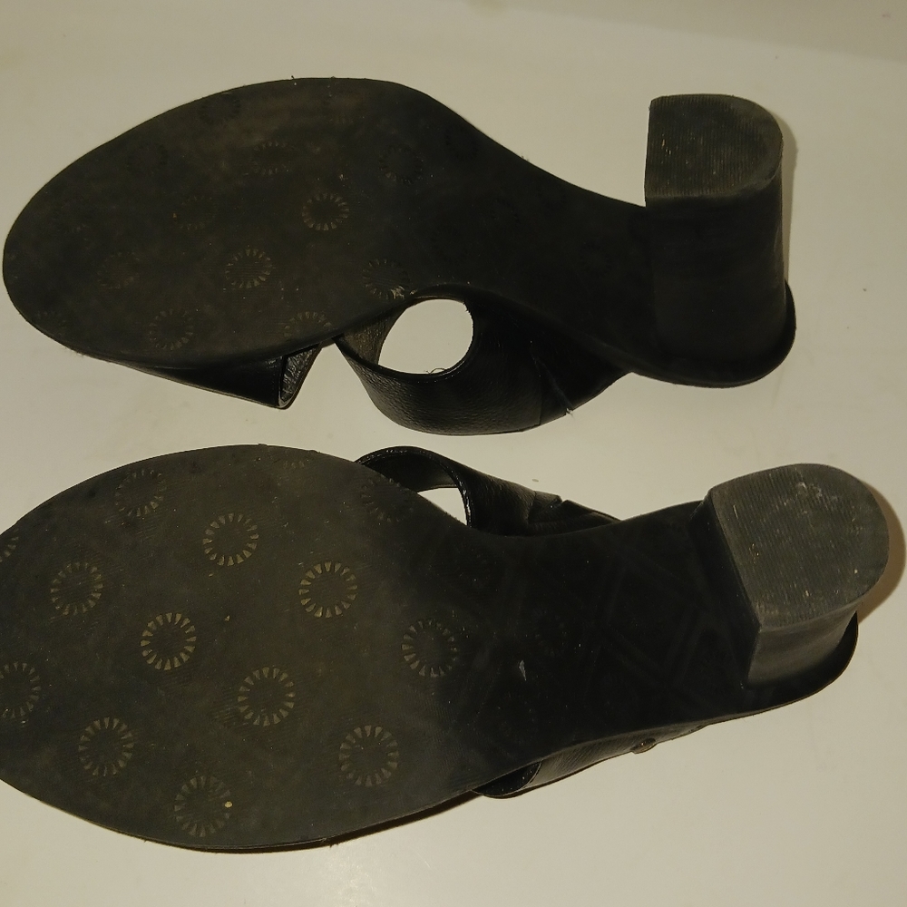 Ugg Size 8 - image 8